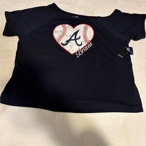 Women’s Atlanta Braves Heart Banner T-shirt. Navy blue made with mixed fabrics.